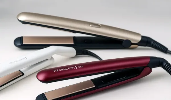 چند مدل از اتوی موی رمینگتون روی پس‌زمینه مینیمال، برای معرفی بهترین مدل اتو مو رمینگتون